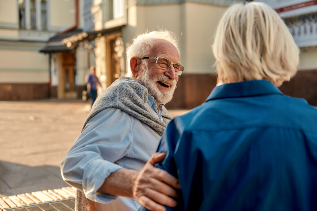 Bathing Someone With Dementia: A Caregiver’s Guide When a Loved One Refuses to Shower